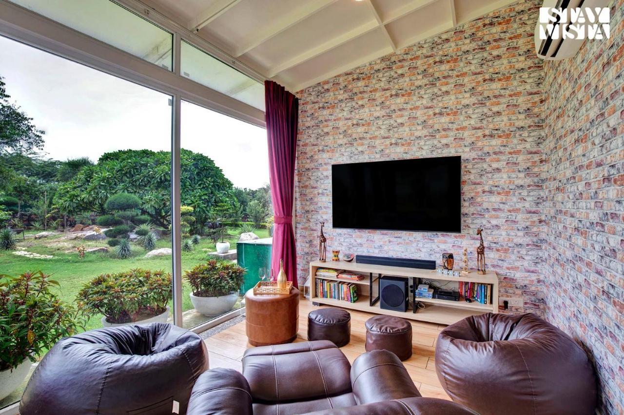 Stayvista At Idyllic Farmhouse - A Glasshouse With Outdoor Pool Gurgaon Exterior foto